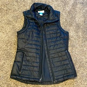 Columbia size small Puffer vest!